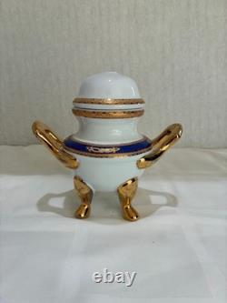 Yau Shing Laurel Shield porcelain demitasse coffee/tea set 12 cups and saucers